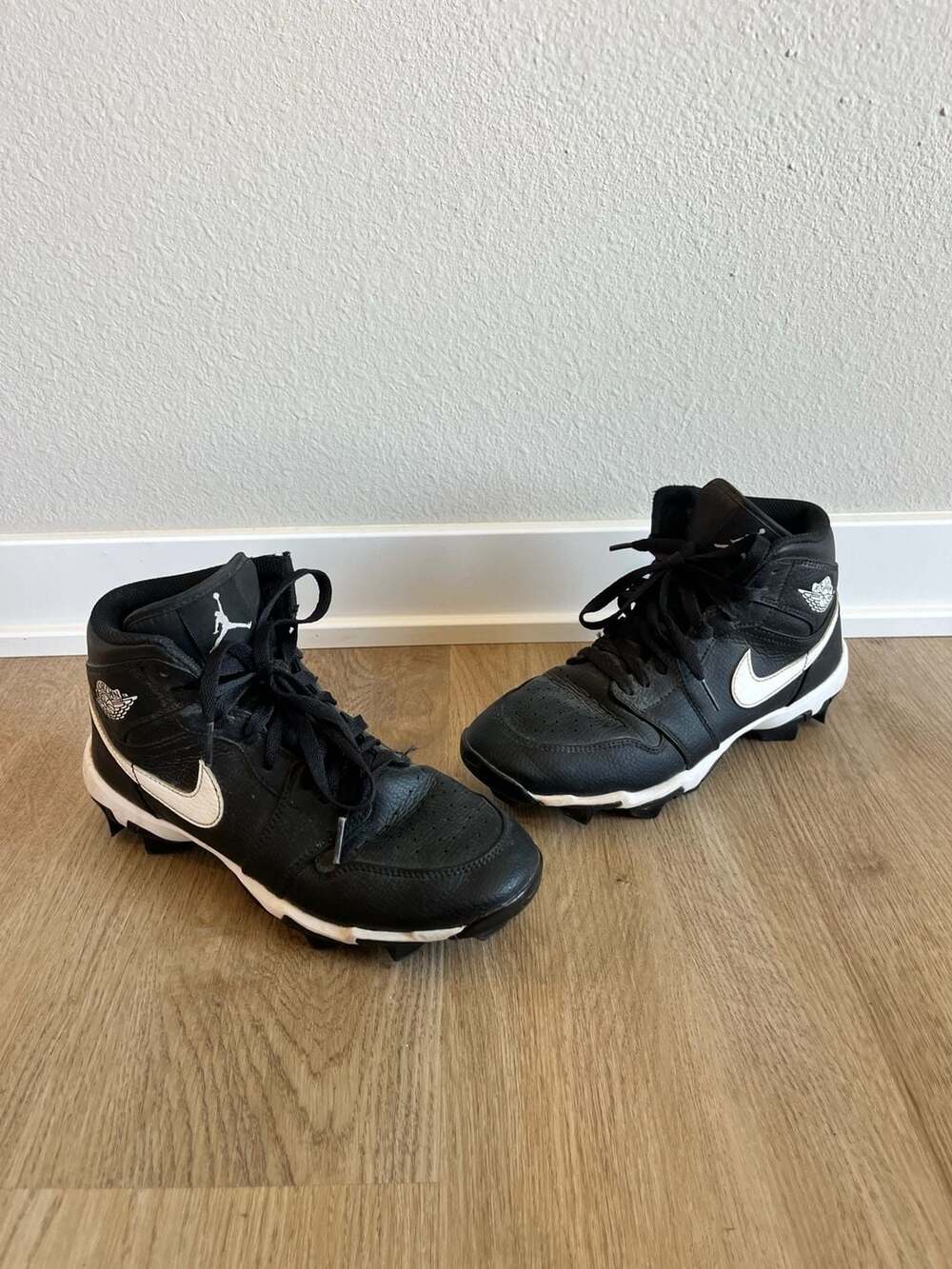 Nike Air Jordan 1, Mid Youth Baseball/Football Cleats, Black/White, 6Y